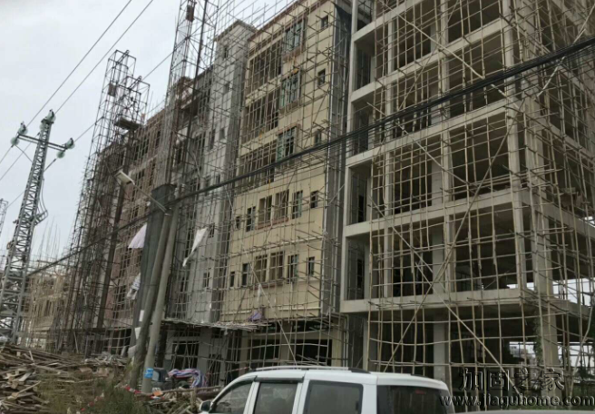 ="新建樓房?jī)A斜"