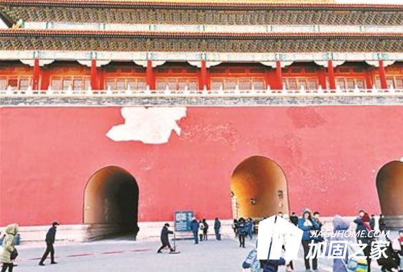 故宮墻皮被風(fēng)吹落，古建筑修繕加固怎么做?